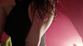 This could be a TV rip or so, but it seems pretty nice, and there’s this French amateur who gives a sexy handjob in this Medusa Lis video